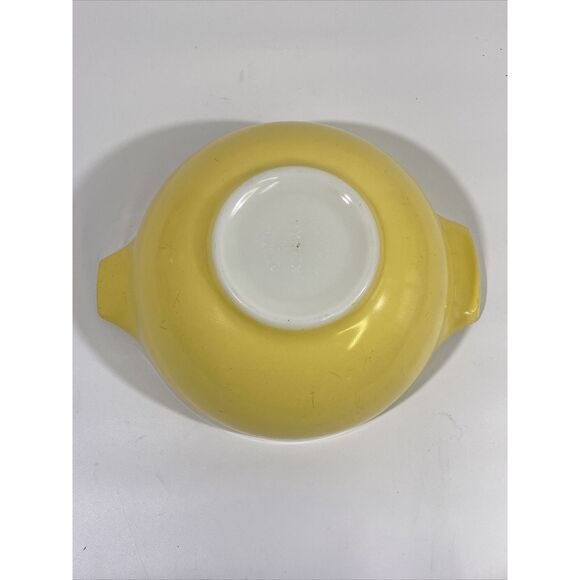 Vintage Pyrex Yellow Bowl Cinderella Light Pale Butter Mixing 443 2 1/2 qt - Picture 8 of 8